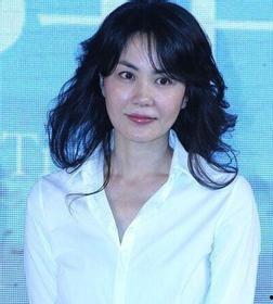 娱乐吃瓜女明星恋爱,瓜田里的爱情故事，女明星们的甜蜜纠葛