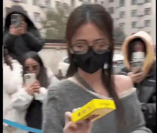 娱乐八卦吃瓜带货视频,跟随吃瓜大军，解锁明星带货新潮流