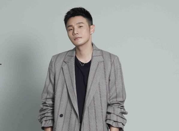 娱乐圈吃瓜小羊李荣浩